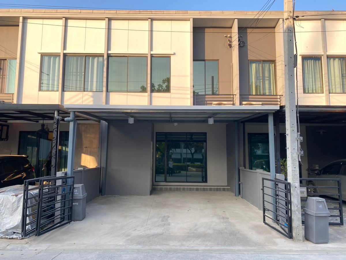 ขายทาวน์โฮมพัฒนาการ ศรีนครินทร์ : ขายทาวน์โฮม 2 ชั้น หมู่บ้านพลีโน่ พระราม 9 - กรุงเทพกรีฑา เฟส 1 ติดถนนวงแหวนกาญจนาภิเษก เนื้อที่ 27.3 ตารางวา 3 ห้องนอน ซอยกาญจนาภิเษก 25 แยก 1 แขวงสะพานสูง เขตสะพานสูง กรุงเทพมหานคร