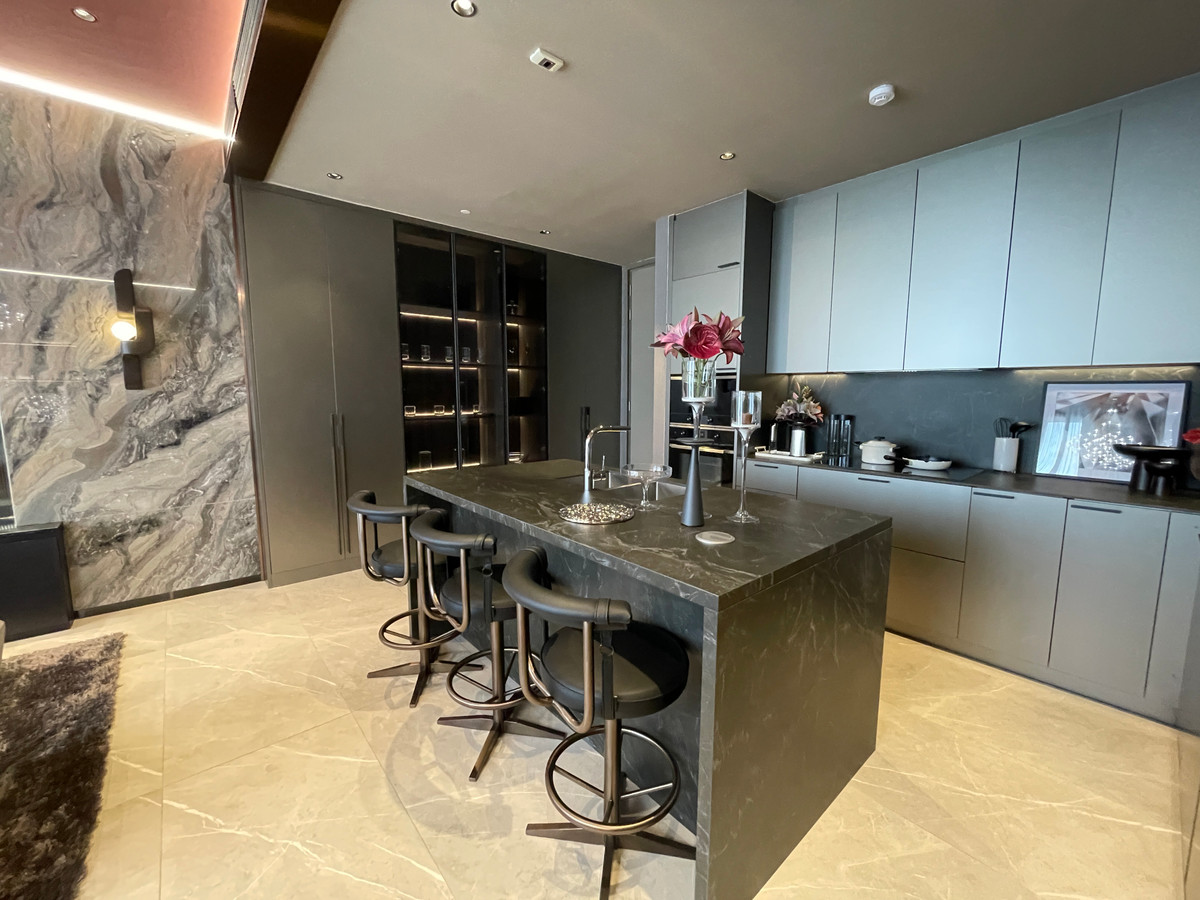 For SaleCondoSukhumvit, Asoke, Thonglor : Condo for sale, best price! Hyde Heritage Thonglor, 36th floor, beautiful view, north, panoramic city view, 3 bedrooms, fully furnished, ready to move in, usable area 136 sq m. Super Luxury Condo, next to Sukhumvit, near BTS Thonglor.