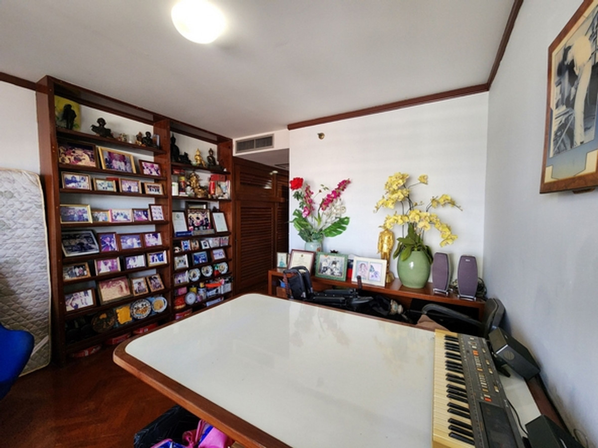 For SaleCondoPinklao, Charansanitwong : Condo with Chaophraya River view 251 sq m, 12nd floor Selling for 17 million baht