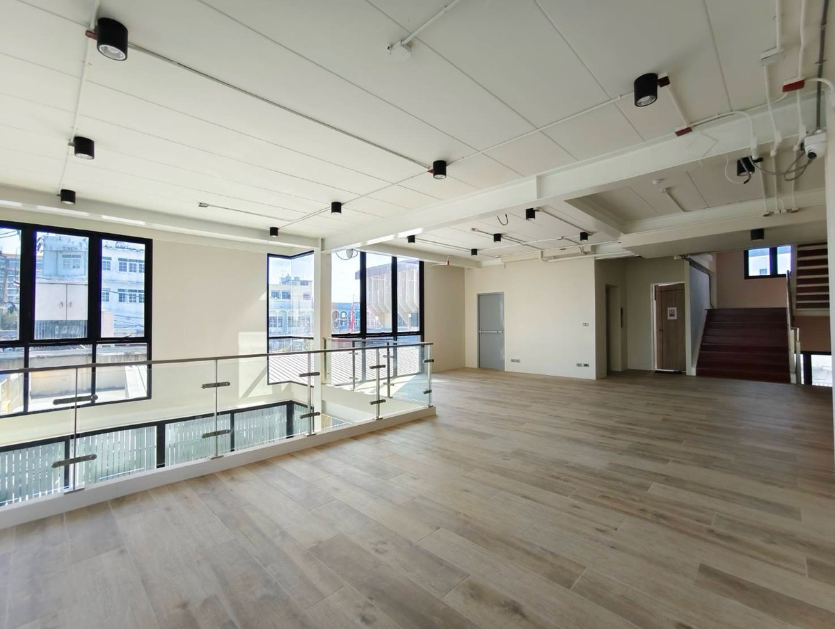 For RentShop HouseChokchai 4, Ladprao 71, Ladprao 48, : New 4-story commercial building for rent, next to Chokchai 4 Road (rent only floors 1–2)