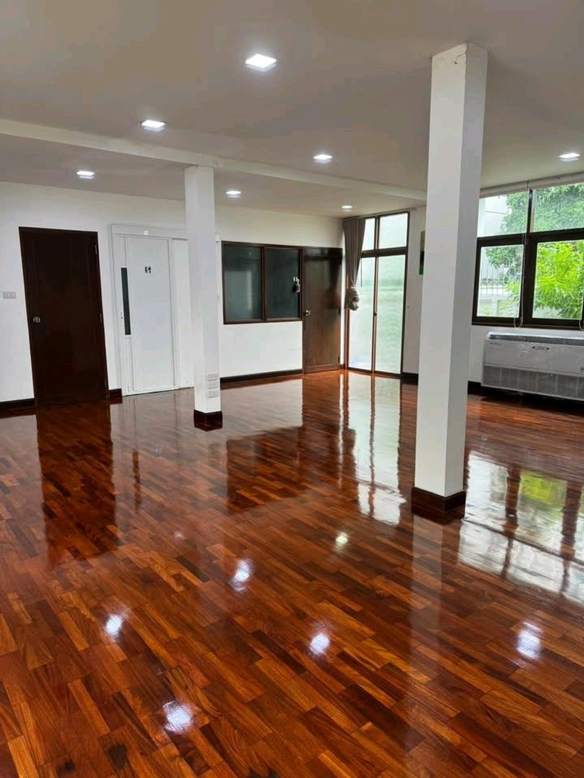 ให้เช่าบ้านลาดพร้าว เซ็นทรัลลาดพร้าว : ให้เช่าบ้านเดี่ยว2ชั้น  6 ห้องนอน 7 ห้องน้ำ แอร์ 8 ตัว แบ่งโซนอยู่อาศัยและทำงาน ทำเลจตุจักร ใกล้เซนทรัลลาดพร้าว