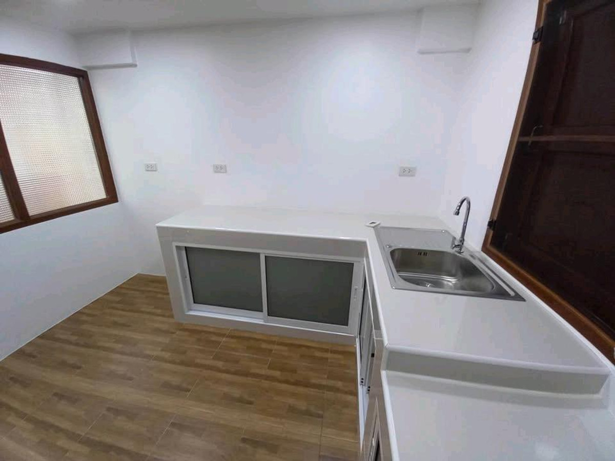 ให้เช่าบ้านลาดพร้าว เซ็นทรัลลาดพร้าว : ให้เช่าบ้านเดี่ยว2ชั้น  6 ห้องนอน 7 ห้องน้ำ แอร์ 8 ตัว แบ่งโซนอยู่อาศัยและทำงาน ทำเลจตุจักร ใกล้เซนทรัลลาดพร้าว