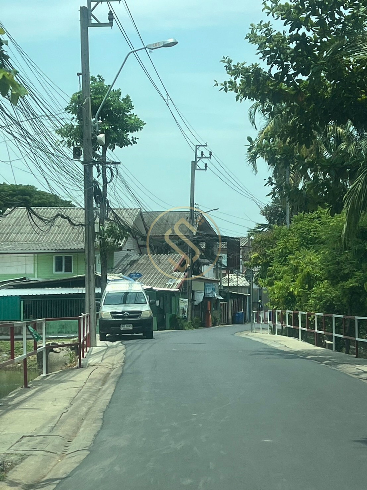 ให้เช่าที่ดินเสรีไทย-นิด้า : ให้เช่าด่วน ที่ดินในซอยเสรีไทย 50 เเยก 3 ที่ดินเปล่า  2 ไร่ 33 ตรว. ติดคลองยาวบรรยากาศดี ใกล้ท่าเรือหลอแหล ติดโรงเรียนคันนายาว