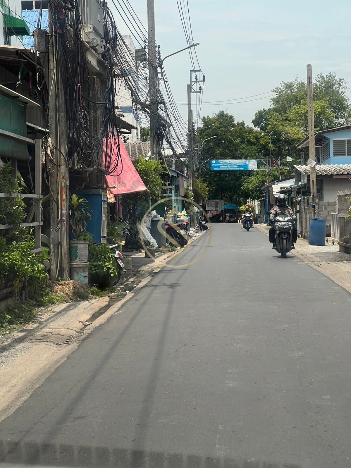 ให้เช่าที่ดินเสรีไทย-นิด้า : ให้เช่าด่วน ที่ดินในซอยเสรีไทย 50 เเยก 3 ที่ดินเปล่า  2 ไร่ 33 ตรว. ติดคลองยาวบรรยากาศดี ใกล้ท่าเรือหลอแหล ติดโรงเรียนคันนายาว