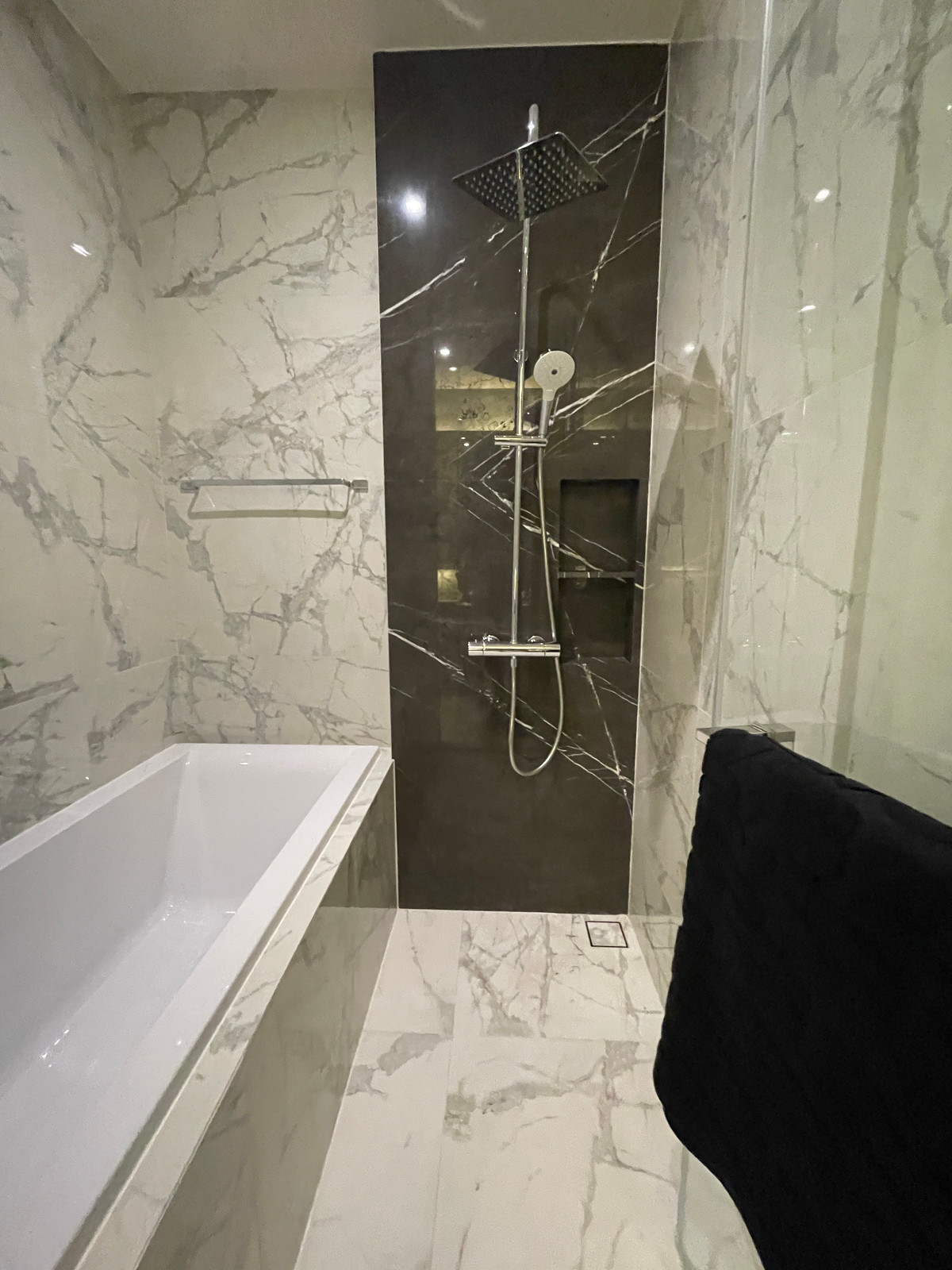 For SaleCondoSukhumvit, Asoke, Thonglor : Condo for sale, best price! Hyde Heritage Thonglor, 36th floor, beautiful view, north, panoramic city view, 3 bedrooms, fully furnished, ready to move in, usable area 136 sq m. Super Luxury Condo, next to Sukhumvit, near BTS Thonglor.