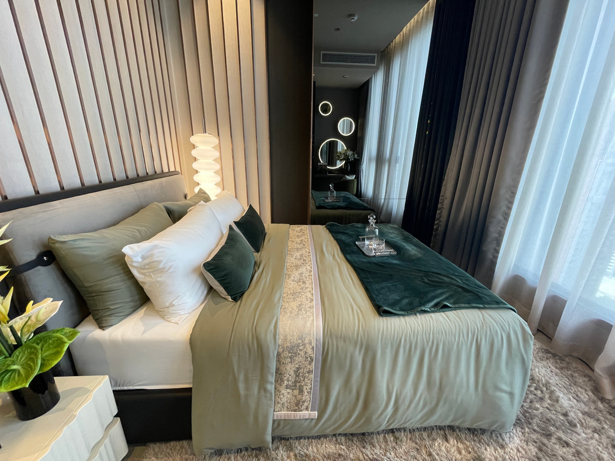 For SaleCondoSukhumvit, Asoke, Thonglor : Condo for sale, best price! Hyde Heritage Thonglor, 36th floor, beautiful view, north, panoramic city view, 3 bedrooms, fully furnished, ready to move in, usable area 136 sq m. Super Luxury Condo, next to Sukhumvit, near BTS Thonglor.