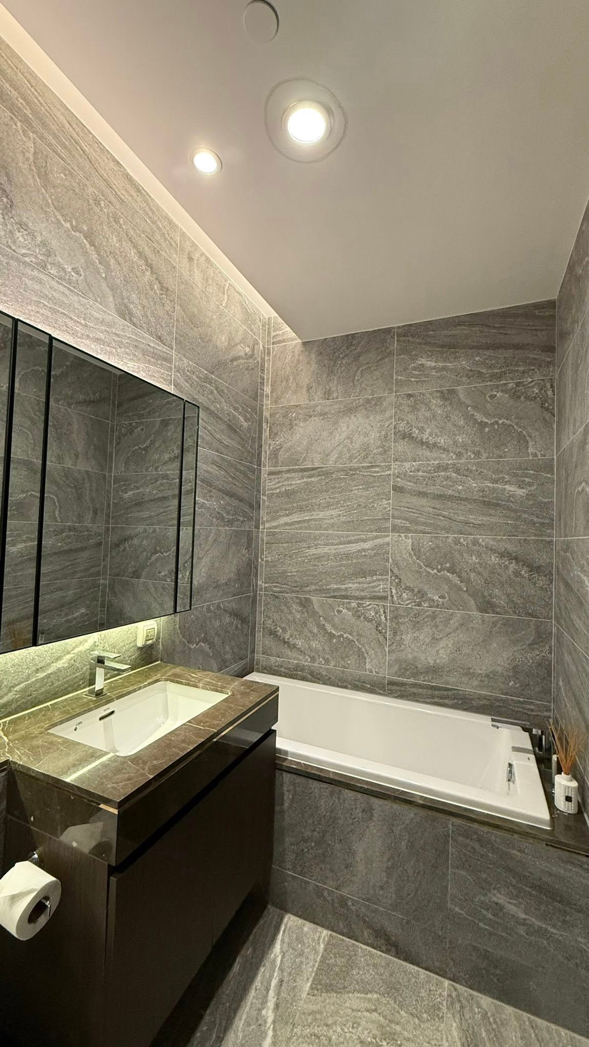 CondoSukhumvit, Asoke, Thonglor : Condo The ESSE Sukhumvit 36, convenient travel, near BTS, there is a shuttle, beautiful room, fully furnished, ready to move in!