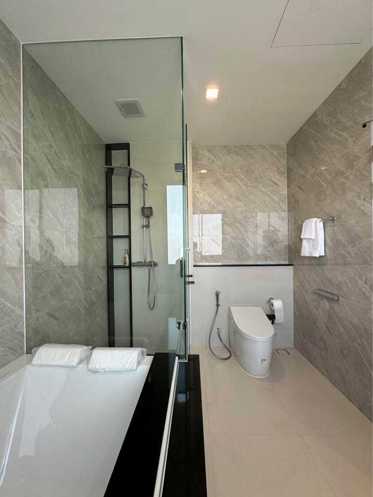 ให้เช่าบ้านลาดกระบัง สุวรรณภูมิ : ให้เช่าบ้าน แกรนด์บางกอก บูเลอวาร์ด - กรุงเทพกรีฑา