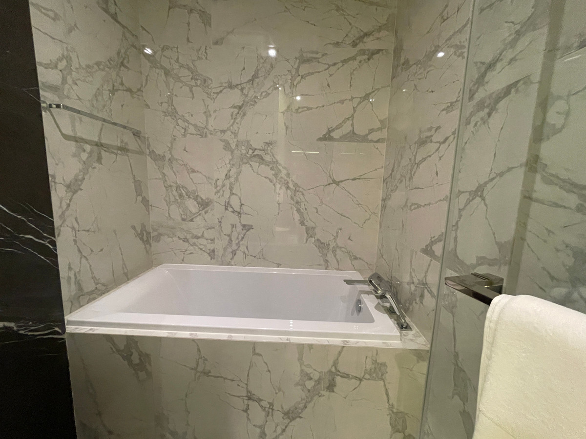 For SaleCondoSukhumvit, Asoke, Thonglor : Condo for sale, best price! Hyde Heritage Thonglor, 36th floor, beautiful view, north, panoramic city view, 3 bedrooms, fully furnished, ready to move in, usable area 136 sq m. Super Luxury Condo, next to Sukhumvit, near BTS Thonglor.