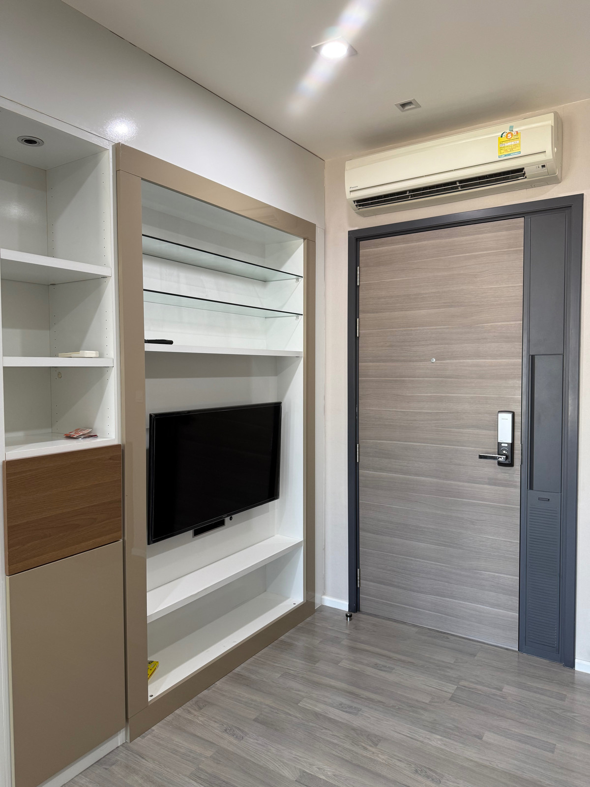 ให้เช่าคอนโดสาทร นราธิวาส : ‼️ว่างพร้อมเข้า ห้องรีโนเวทใหม่ THE ROOM SATHORN-ST.LOUIS