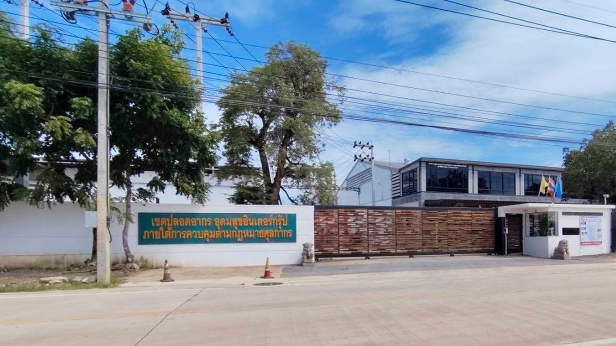 ให้เช่าโรงงานนนทบุรี บางใหญ่ บางบัวทอง : ให้เช่าโรงงาน โกดัง เขตฟรีโซน พื้นที่ใช้สอย 2,480 ตรม. ทำเล คลองข่อย ปากเกร็ด บางบัวทอง พร้อมใบ รง.4  รองรับน้ำหนัก 3,500 กก. / ตารางเมตร 