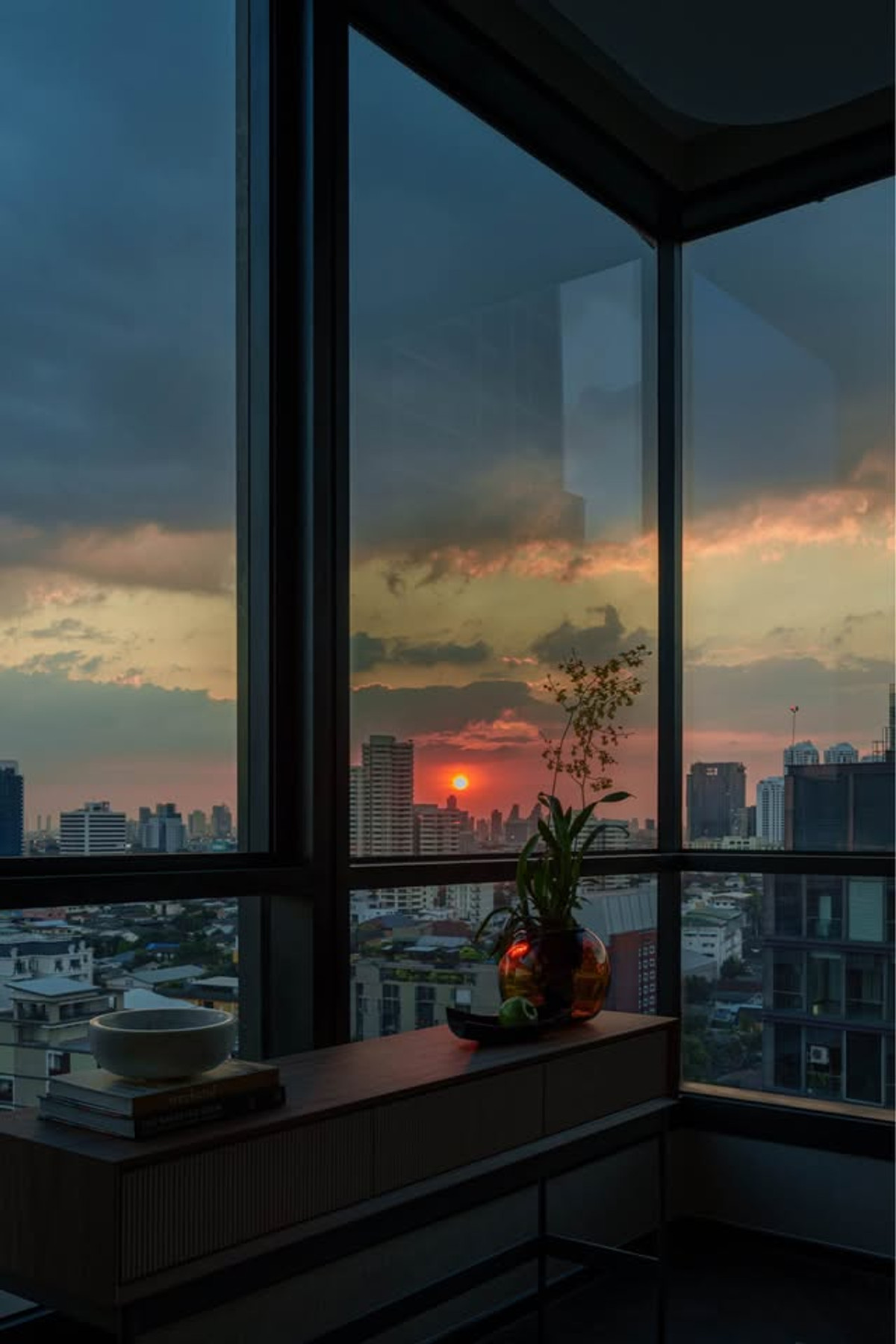 For RentCondoSukhumvit, Asoke, Thonglor : 2 bedrooms, beautiful view at The ESSE Sukhumvit 36, Contact 062-496-6454