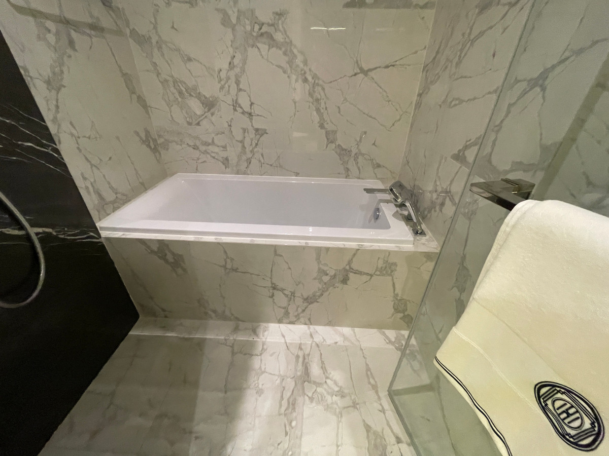 For SaleCondoSukhumvit, Asoke, Thonglor : Condo for sale, best price! Hyde Heritage Thonglor, 36th floor, beautiful view, north, panoramic city view, 3 bedrooms, fully furnished, ready to move in, usable area 136 sq m. Super Luxury Condo, next to Sukhumvit, near BTS Thonglor.