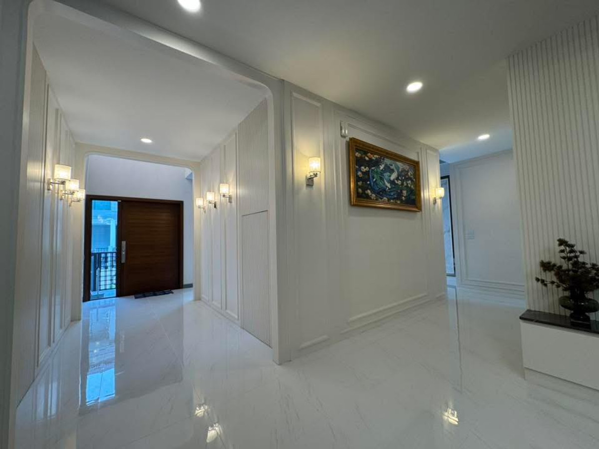 HouseBangna, Bearing, Lasalle : The City Bangna Luxury Corner Detached Home on Main Road near Mega Bangna Please call: 062-496-6454