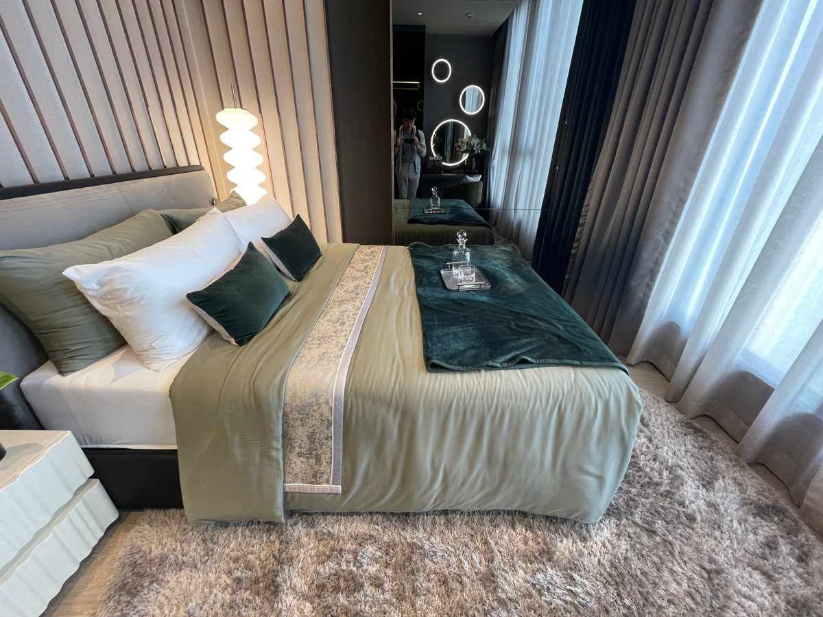 For SaleCondoSukhumvit, Asoke, Thonglor : Condo for sale, best price! Hyde Heritage Thonglor, 36th floor, beautiful view, north, panoramic city view, 3 bedrooms, fully furnished, ready to move in, usable area 136 sq m. Super Luxury Condo, next to Sukhumvit, near BTS Thonglor.