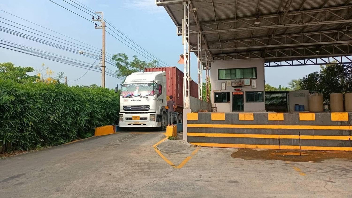 ให้เช่าโรงงานนนทบุรี บางใหญ่ บางบัวทอง : ให้เช่าโรงงาน โกดัง เขตฟรีโซน พื้นที่ใช้สอย 2,480 ตรม. ทำเล คลองข่อย ปากเกร็ด บางบัวทอง พร้อมใบ รง.4  รองรับน้ำหนัก 3,500 กก. / ตารางเมตร 