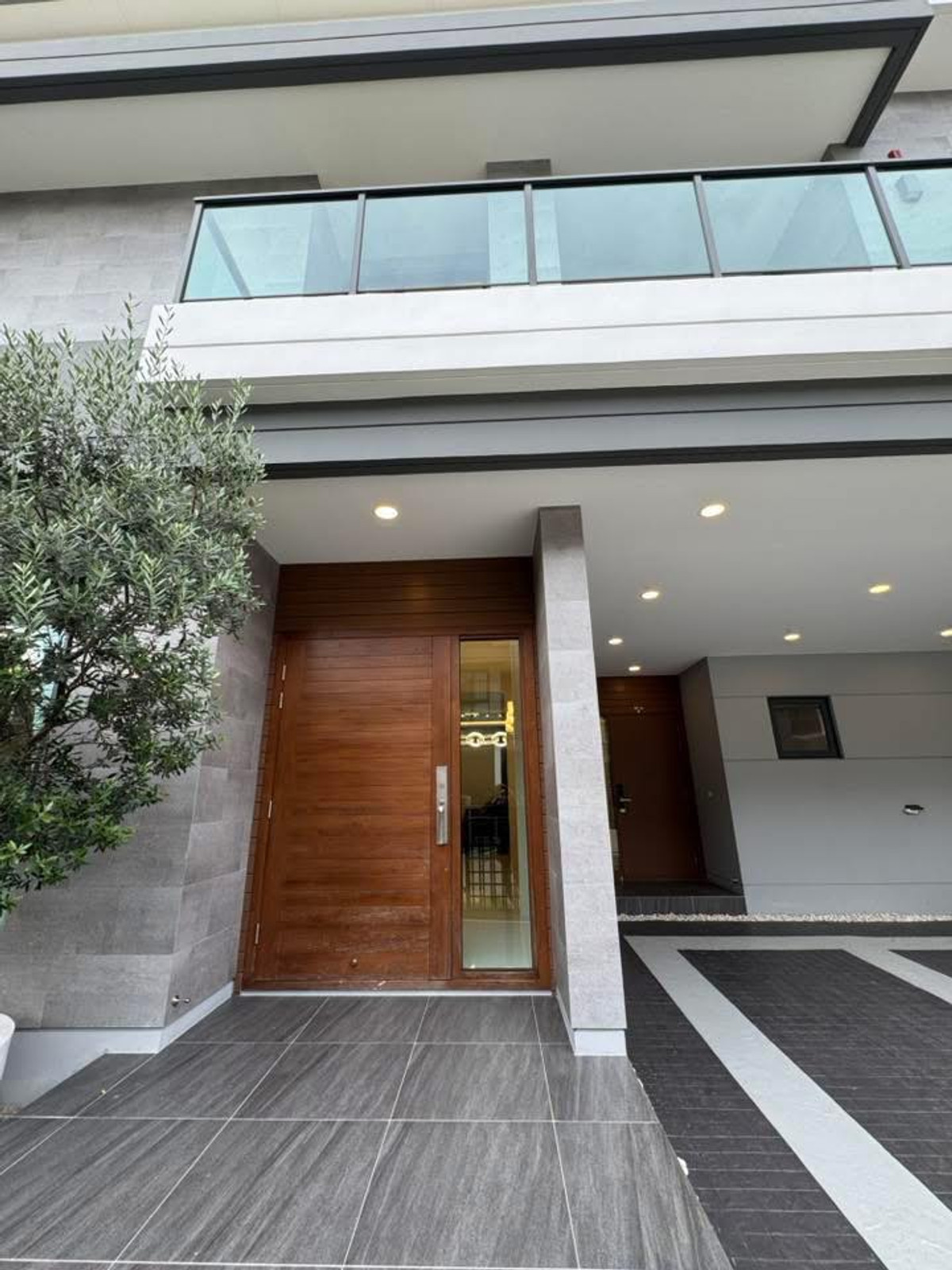 HouseBangna, Bearing, Lasalle : The City Bangna Luxury Corner Detached Home on Main Road near Mega Bangna Please call: 062-496-6454