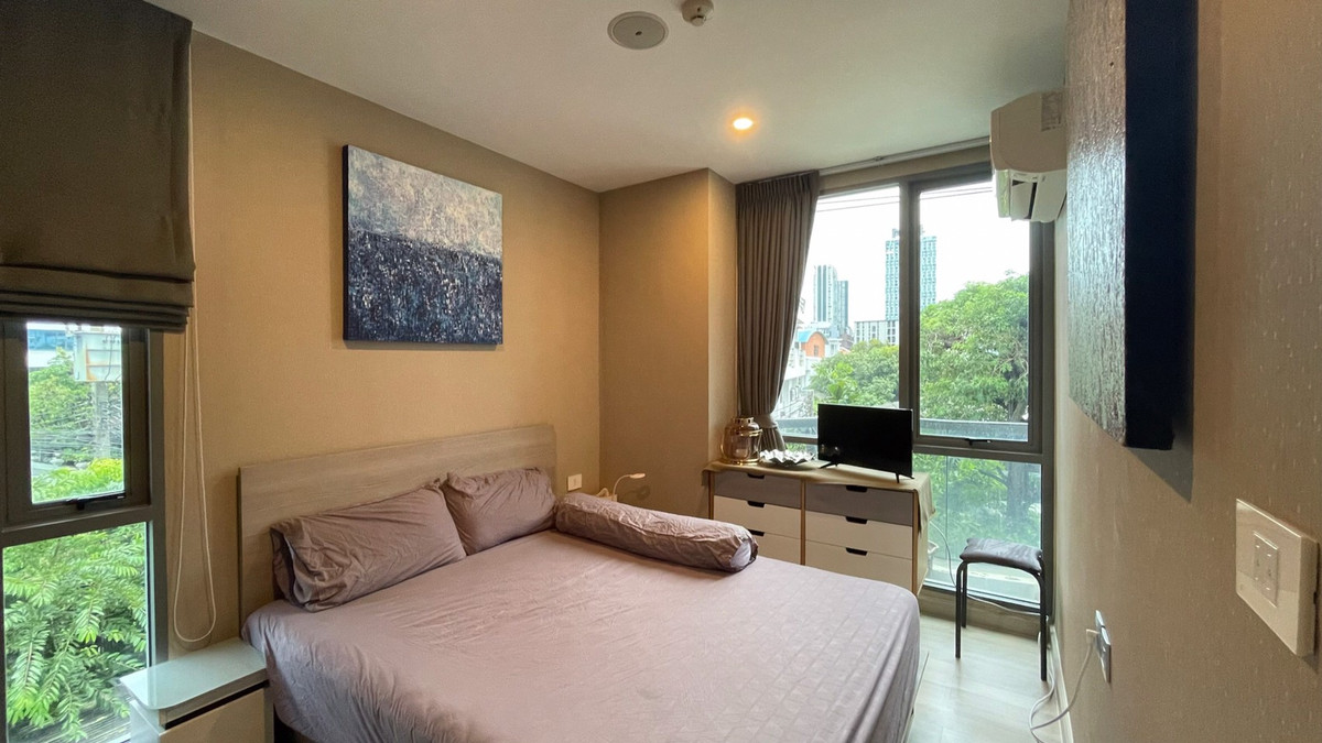 For RentCondoOnnut, Udomsuk : Sign Condo Sukhumvit 50, beautiful corner room, fully furnished, ready to move in. There is a shuttle to BTS.