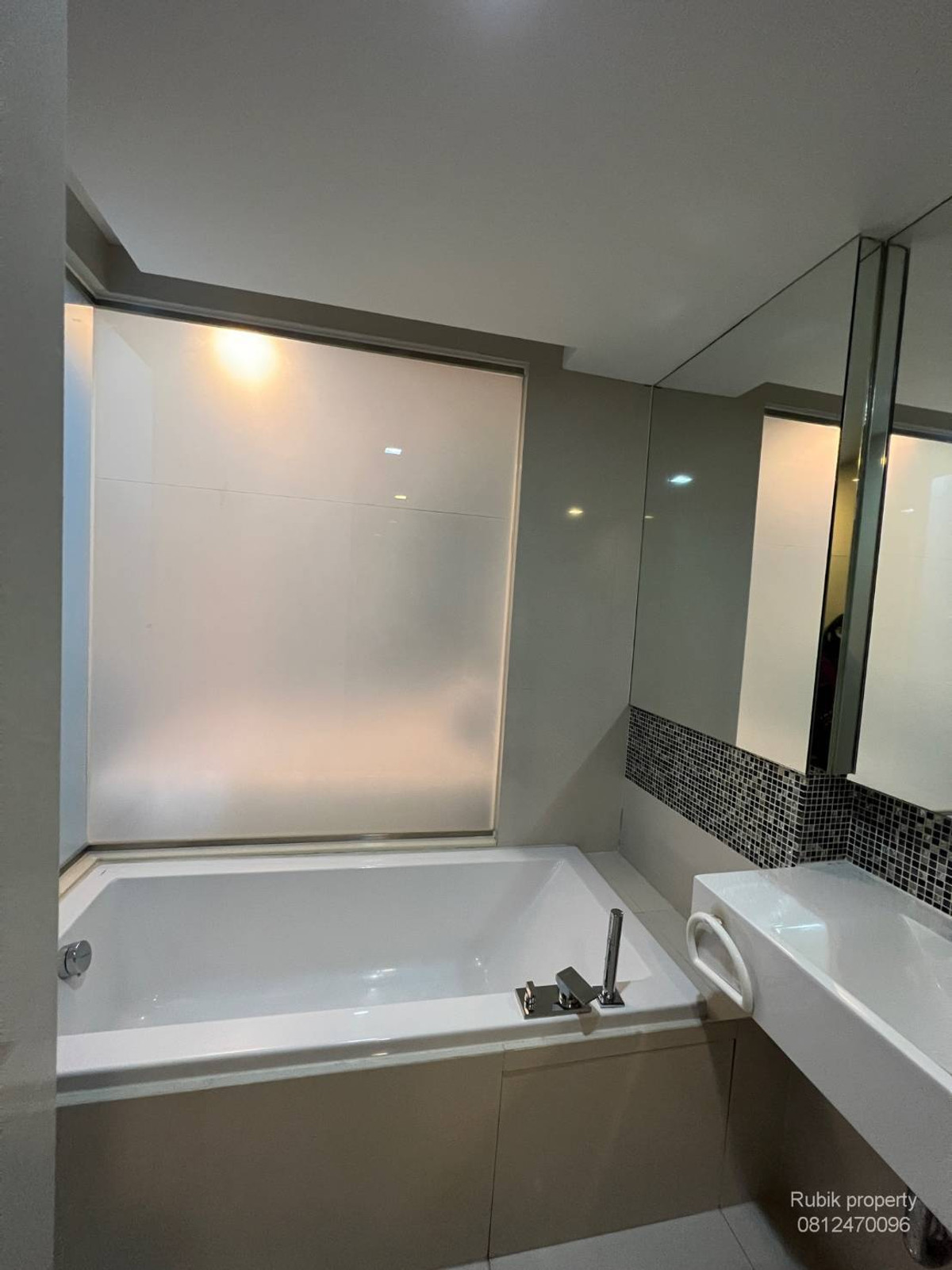 For RentCondoOnnut, Udomsuk : 🏙 Rhythm Sukhumvit 44/1 | Popular unit near BTS Phra Khanong, only 10 meters RB1562