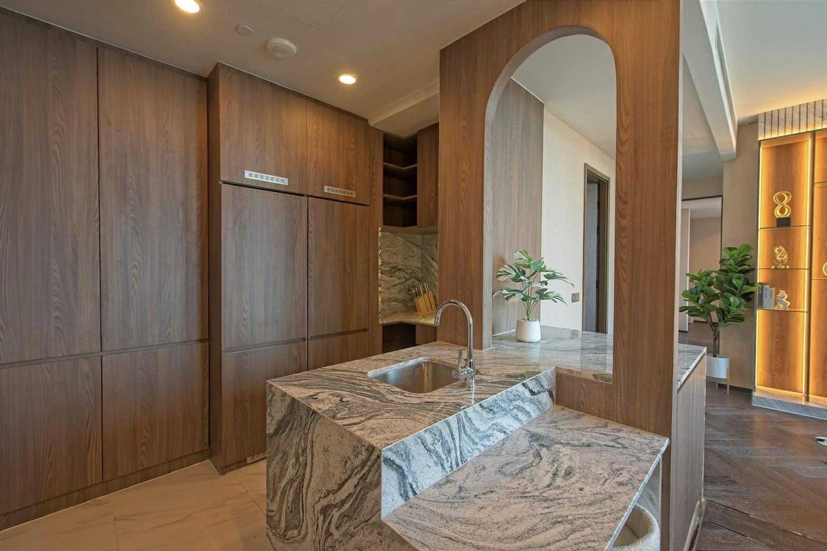 CondoSukhumvit, Asoke, Thonglor : Condo The ESSE Sukhumvit 36, convenient travel, near BTS, there is a shuttle, beautiful room, fully furnished, ready to move in!