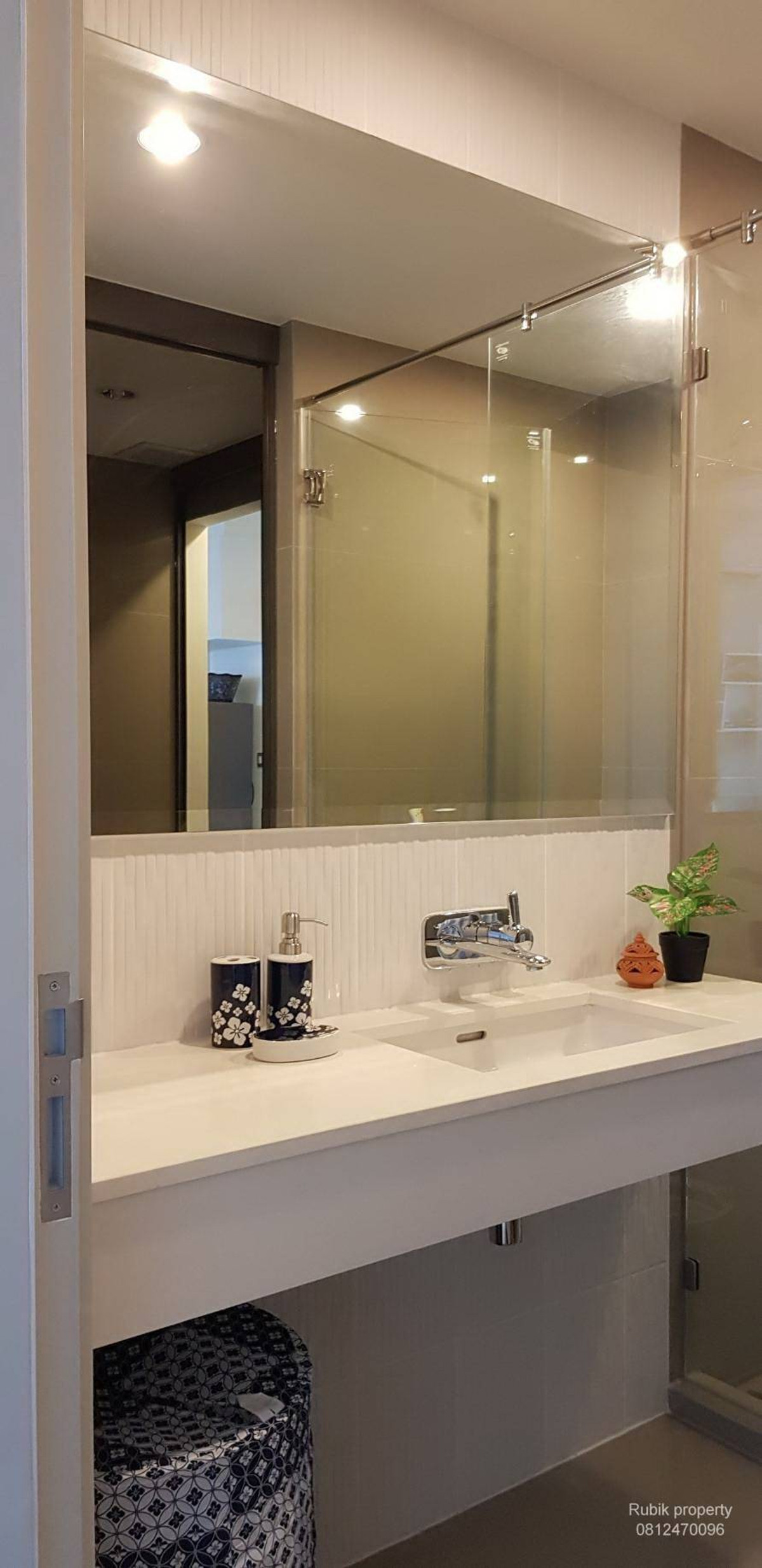 For RentCondoSukhumvit, Asoke, Thonglor : 🏙 For rent Rhythm Sukhumvit 42 Condo, prime location, near BTS Ekkamai, very convenient to travel RB1564