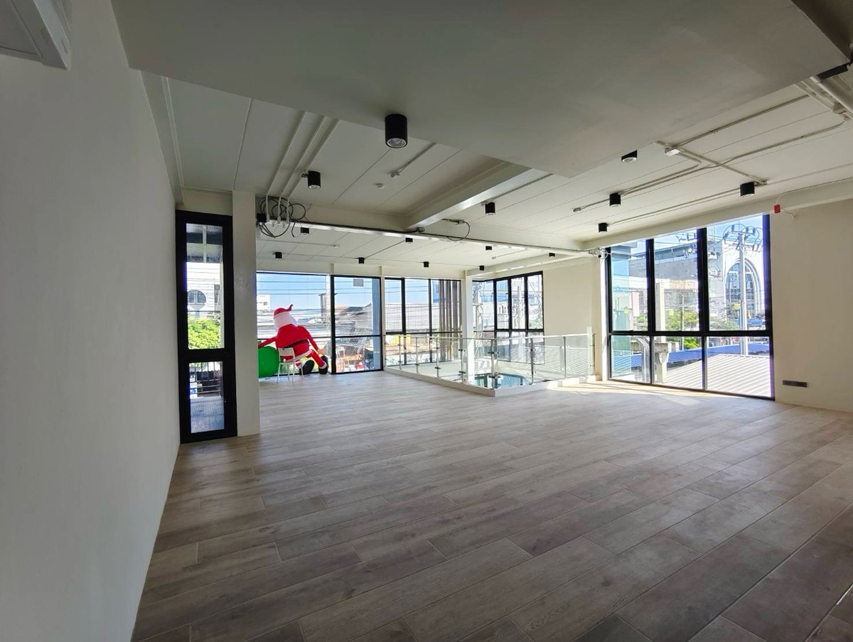 For RentShop HouseChokchai 4, Ladprao 71, Ladprao 48, : New 4-story commercial building for rent, next to Chokchai 4 Road (rent only floors 1–2)