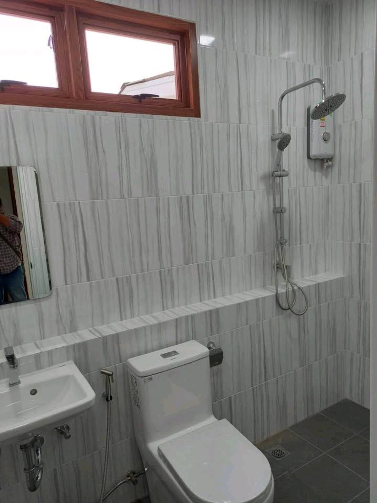 ให้เช่าบ้านลาดพร้าว เซ็นทรัลลาดพร้าว : ให้เช่าบ้านเดี่ยว2ชั้น  6 ห้องนอน 7 ห้องน้ำ แอร์ 8 ตัว แบ่งโซนอยู่อาศัยและทำงาน ทำเลจตุจักร ใกล้เซนทรัลลาดพร้าว