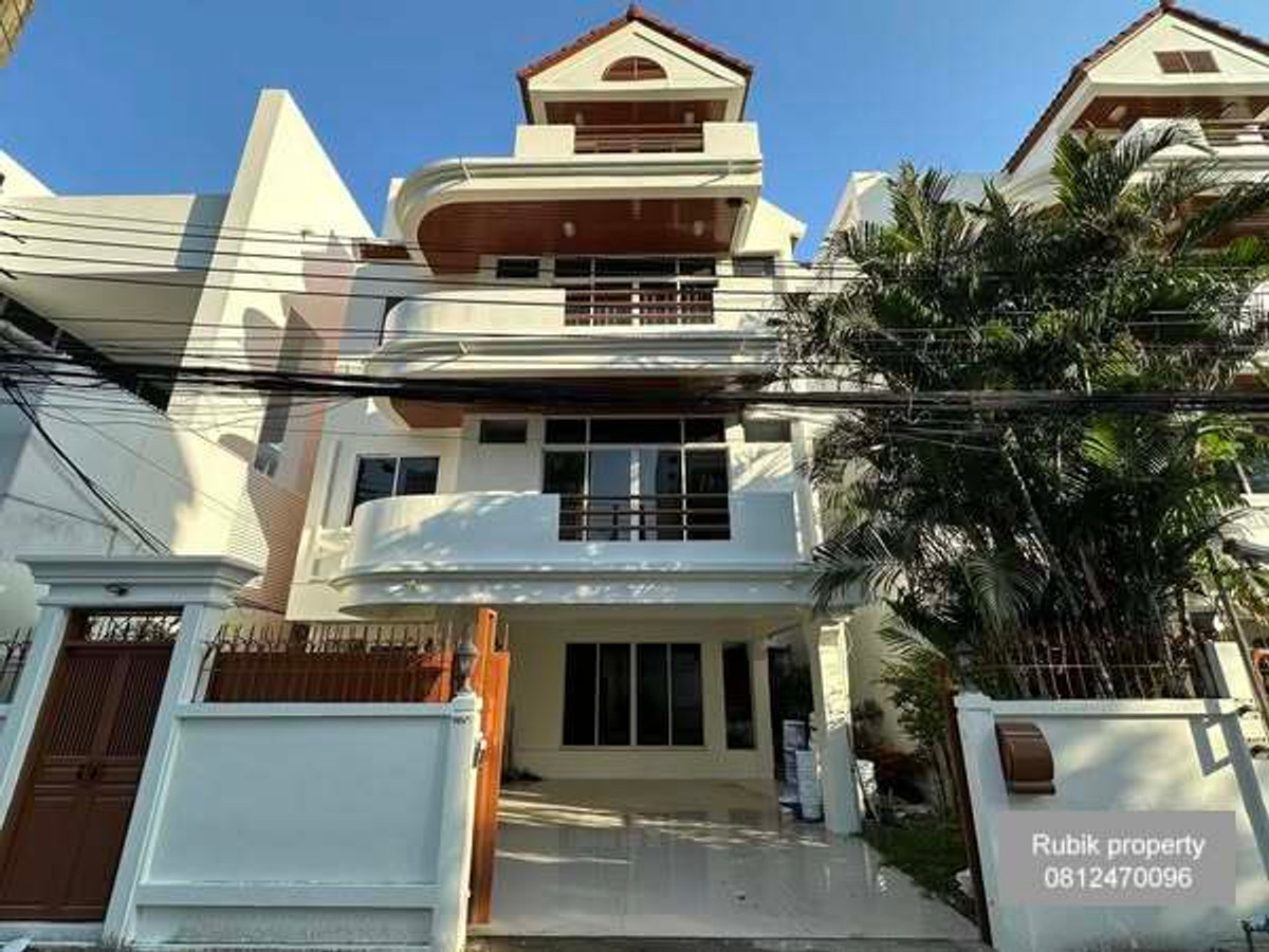 ให้เช่าบ้านสุขุมวิท อโศก ทองหล่อ : 🏡 FOR RENT | SINGLE HOUSE in Sukhumvit 31 (RB553) ✨ Spacious 5-Bedroom House | Prime Location near Emporium & Terminal 21 Asok