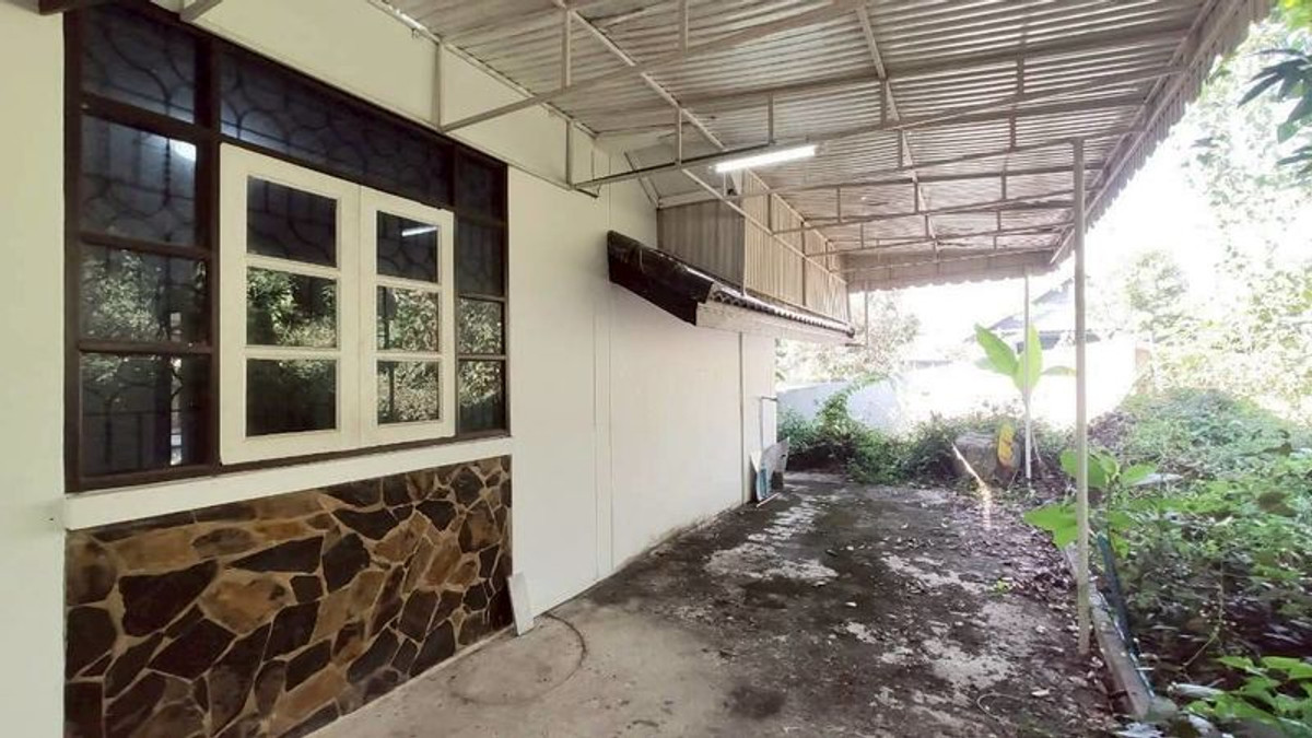 HouseNakhon Nayok : For rent, one-story house in Nakhon Nayok, near Chulachomklao Royal Military Academy (C.P.R.), vacation home style, 74 sq m., located before the waterfall, Phrommani Subdistrict, Mueang District, size 3 bedrooms, 2 bathrooms.