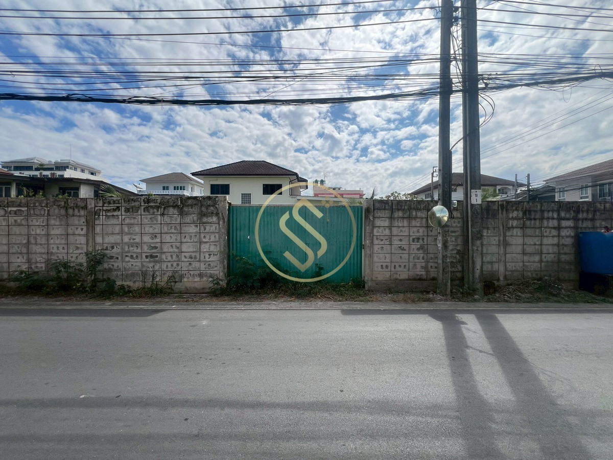 ให้เช่าที่ดินเกษตรศาสตร์ รัชโยธิน : ให้เช่าที่ดินในซอยพหลโยธิน30 เเยก2 แปลงมุม  ใกล้ BTS รัชโยธินเพียง 400 เมตร 145 ตารางวา 45,000 บาทต่อเดือน