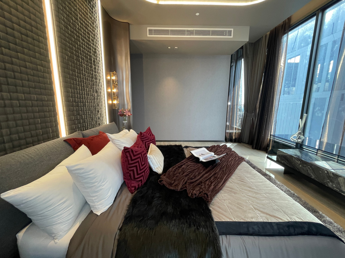 For SaleCondoSukhumvit, Asoke, Thonglor : Condo for sale, best price! Hyde Heritage Thonglor, 36th floor, beautiful view, north, panoramic city view, 3 bedrooms, fully furnished, ready to move in, usable area 136 sq m. Super Luxury Condo, next to Sukhumvit, near BTS Thonglor.