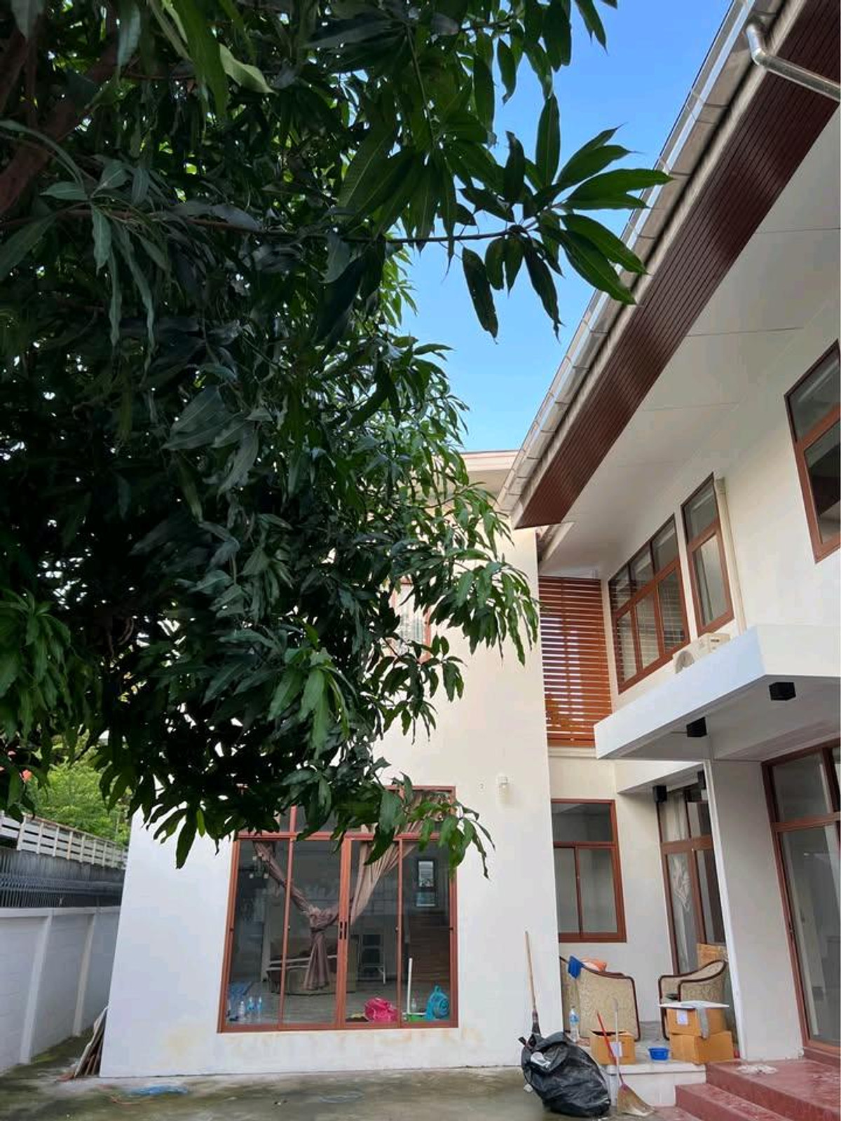 ให้เช่าบ้านลาดพร้าว เซ็นทรัลลาดพร้าว : ให้เช่าบ้านเดี่ยว2ชั้น  6 ห้องนอน 7 ห้องน้ำ แอร์ 8 ตัว แบ่งโซนอยู่อาศัยและทำงาน ทำเลจตุจักร ใกล้เซนทรัลลาดพร้าว