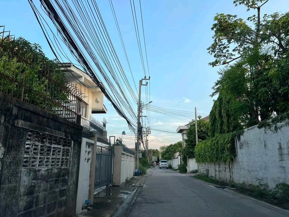 ให้เช่าบ้านลาดพร้าว เซ็นทรัลลาดพร้าว : ให้เช่าบ้านเดี่ยว2ชั้น  6 ห้องนอน 7 ห้องน้ำ แอร์ 8 ตัว แบ่งโซนอยู่อาศัยและทำงาน ทำเลจตุจักร ใกล้เซนทรัลลาดพร้าว