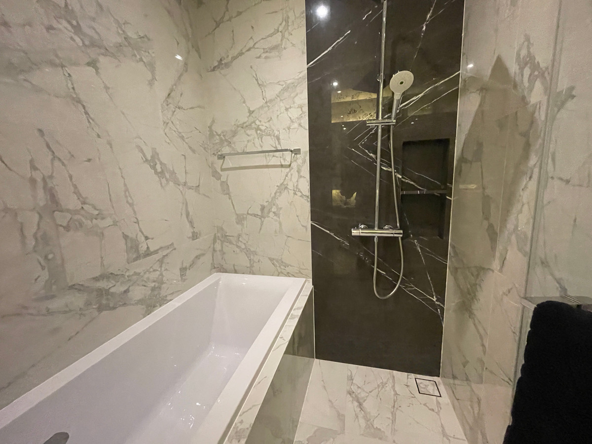 For SaleCondoSukhumvit, Asoke, Thonglor : Condo for sale, best price! Hyde Heritage Thonglor, 36th floor, beautiful view, north, panoramic city view, 3 bedrooms, fully furnished, ready to move in, usable area 136 sq m. Super Luxury Condo, next to Sukhumvit, near BTS Thonglor.