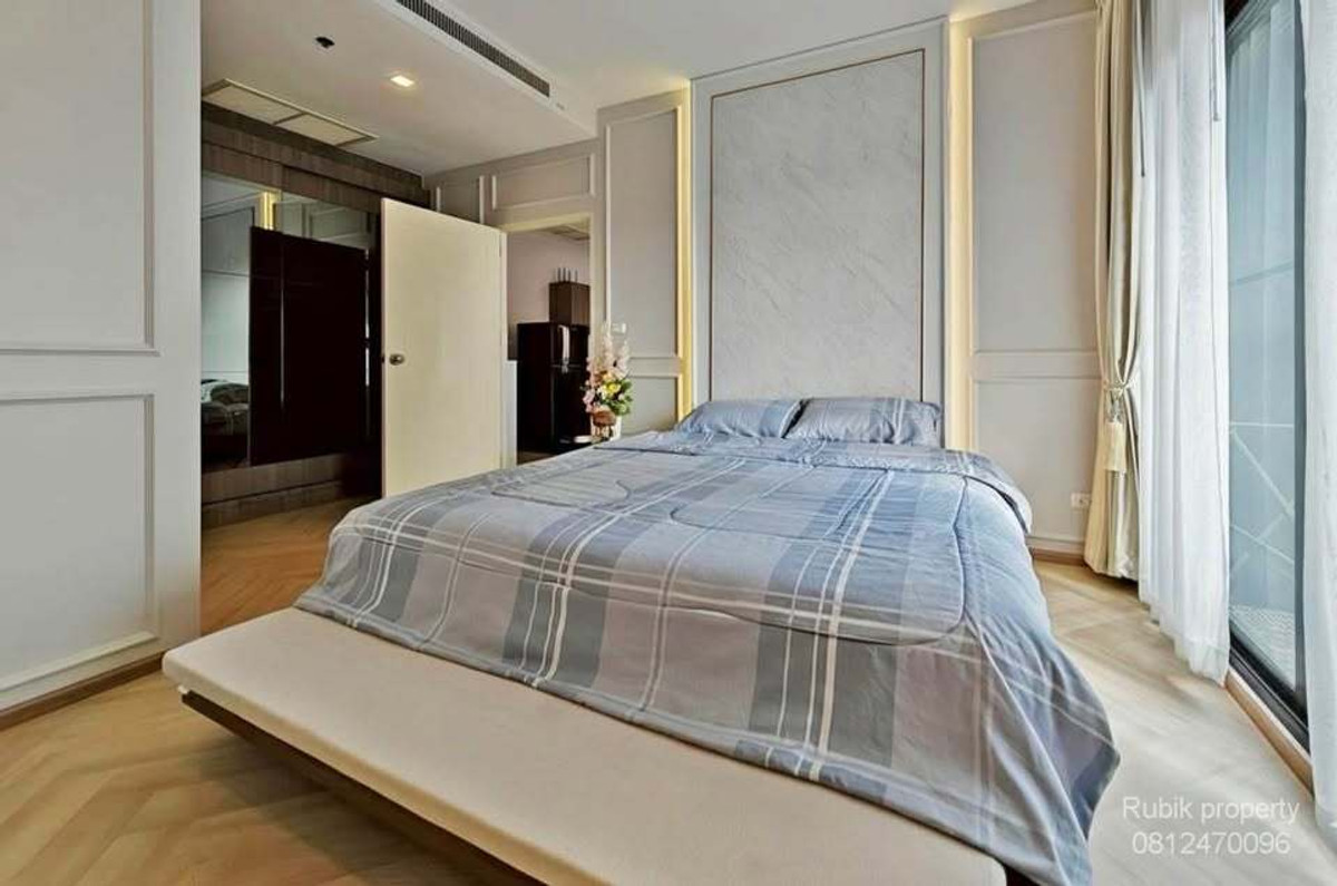 For RentCondoSukhumvit, Asoke, Thonglor : 🏙️ For rent Noble Reveal Ekkamai 📍 Only 200 meters from BTS Ekkamai RB487 ✨ Renovated the entire room, Modern Luxury style, fully built-in, ready to move in.