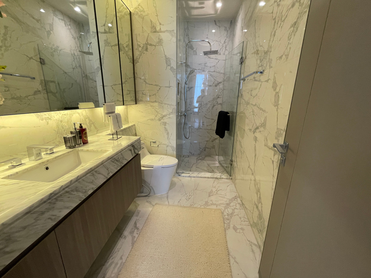 For SaleCondoSukhumvit, Asoke, Thonglor : Condo for sale, best price! Hyde Heritage Thonglor, 36th floor, beautiful view, north, panoramic city view, 3 bedrooms, fully furnished, ready to move in, usable area 136 sq m. Super Luxury Condo, next to Sukhumvit, near BTS Thonglor.