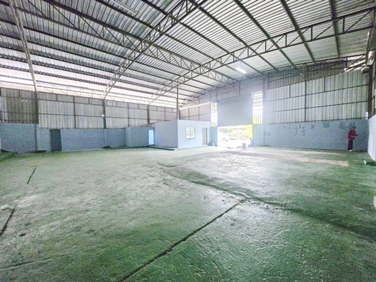 For RentWarehouseMahachai Samut Sakhon : near KrathumBaen Hospital 2.3km. Warehouse for rent in Kray with office and worker 310 sq.m. 100 sq.