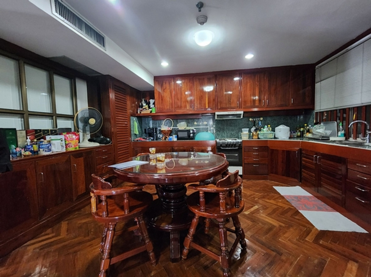 For SaleCondoPinklao, Charansanitwong : Condo with Chaophraya River view 251 sq m, 12nd floor Selling for 17 million baht