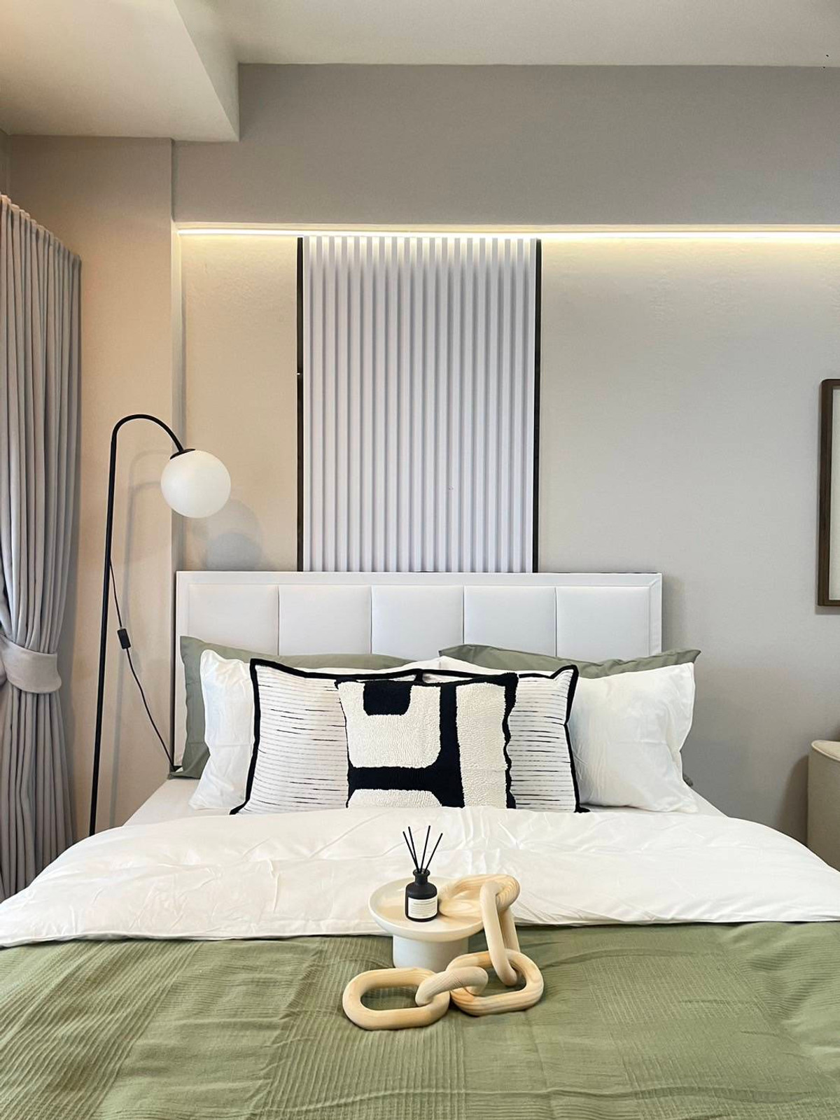 For RentCondoRatchadapisek, Huaikwang, Suttisan : Rent Ratchada Terrace Condo, size 37 sq m, rent 11,000 baht with new furniture and appliances.