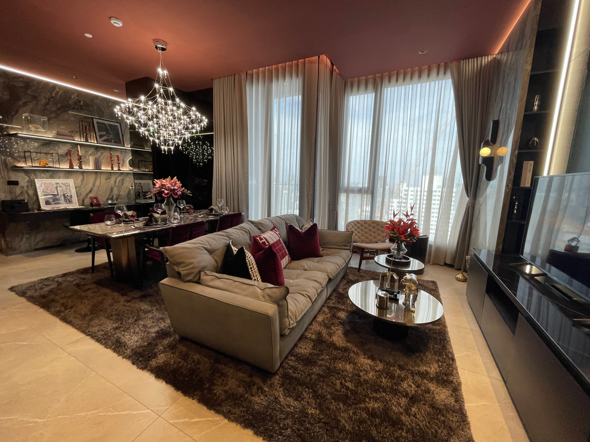 ขายคอนโดสุขุมวิท อโศก ทองหล่อ : ขายคอนโด ราคาดีที่สุด! Hyde Heritage Thonglor ชั้น 36 วิวสวย ทิศเหนือ วิวเมืองพาโนรามา 3 นอน แต่งครบ พร้อมอยู่ พื้นที่ใช้สอย 136 ตร.ม. คอนโด Super Luxury ติดสุขุมวิท ใกล้ BTS ทองหล่อ