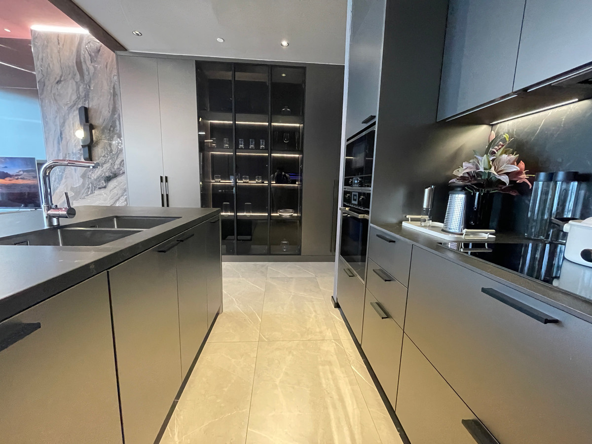 For SaleCondoSukhumvit, Asoke, Thonglor : Condo for sale, best price! Hyde Heritage Thonglor, 36th floor, beautiful view, north, panoramic city view, 3 bedrooms, fully furnished, ready to move in, usable area 136 sq m. Super Luxury Condo, next to Sukhumvit, near BTS Thonglor.