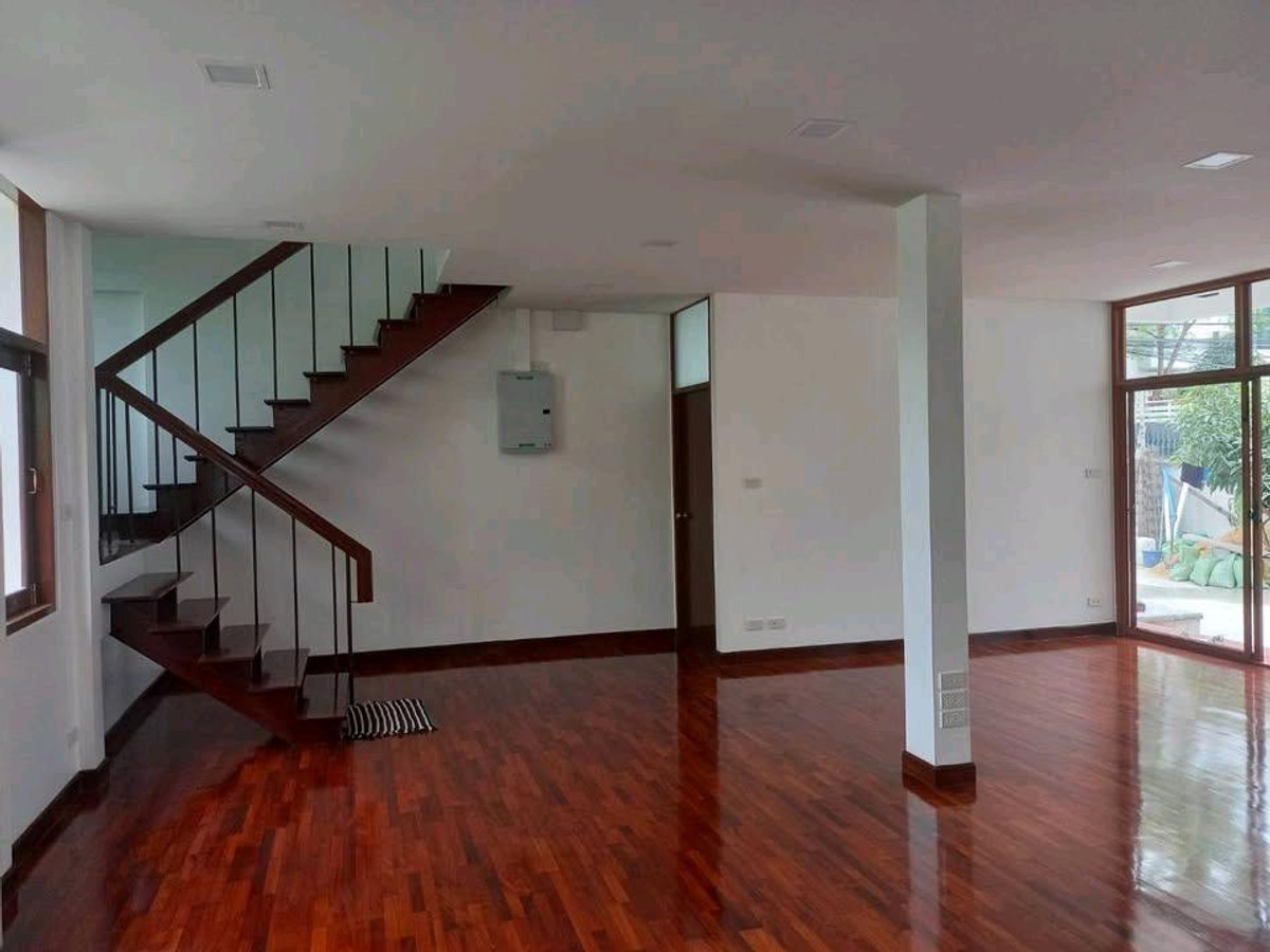 ให้เช่าบ้านลาดพร้าว เซ็นทรัลลาดพร้าว : ให้เช่าบ้านเดี่ยว2ชั้น  6 ห้องนอน 7 ห้องน้ำ แอร์ 8 ตัว แบ่งโซนอยู่อาศัยและทำงาน ทำเลจตุจักร ใกล้เซนทรัลลาดพร้าว