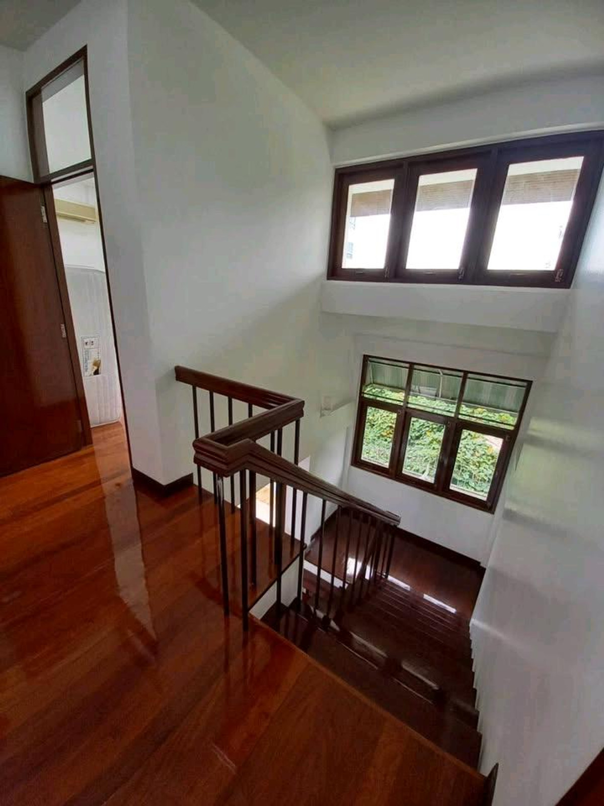 ให้เช่าบ้านลาดพร้าว เซ็นทรัลลาดพร้าว : ให้เช่าบ้านเดี่ยว2ชั้น  6 ห้องนอน 7 ห้องน้ำ แอร์ 8 ตัว แบ่งโซนอยู่อาศัยและทำงาน ทำเลจตุจักร ใกล้เซนทรัลลาดพร้าว