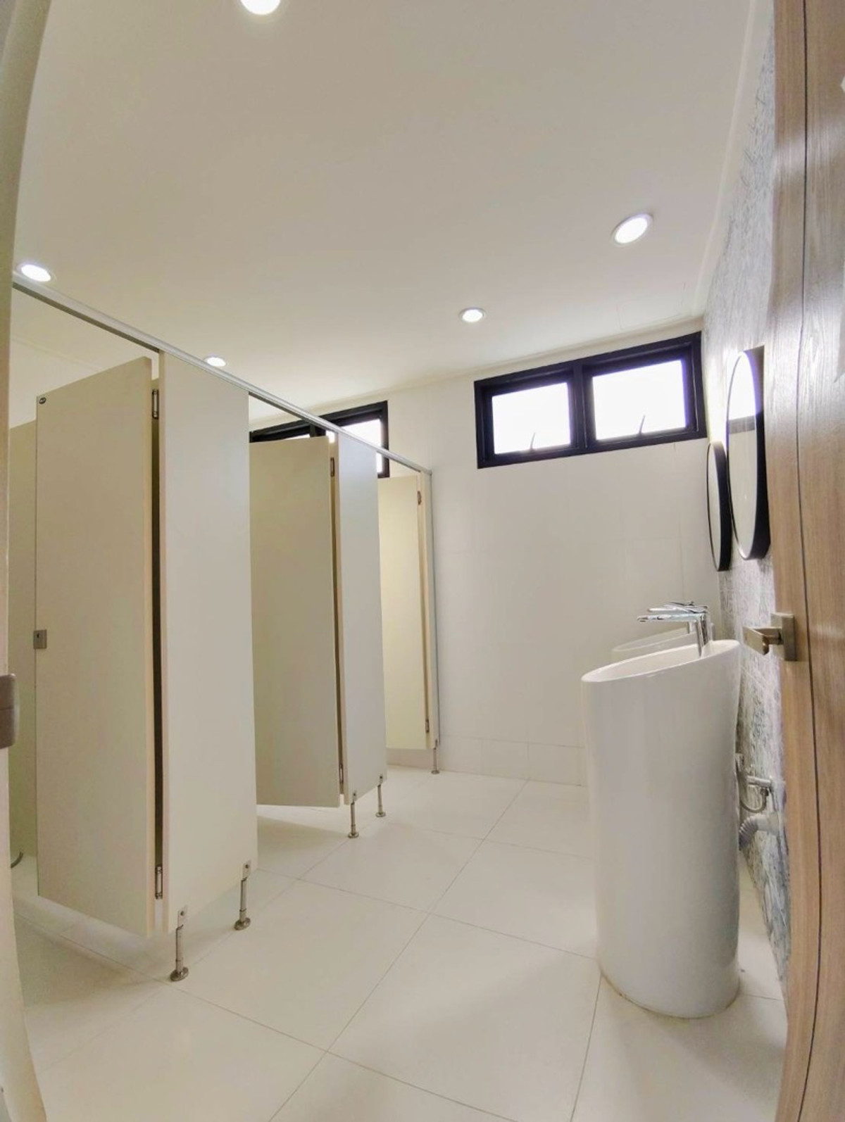 For RentShop HouseChokchai 4, Ladprao 71, Ladprao 48, : New 4-story commercial building for rent, next to Chokchai 4 Road (rent only floors 1–2)