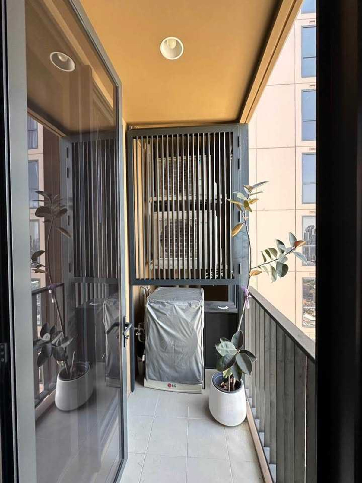 For RentCondoSukhumvit, Asoke, Thonglor : 💎 GT16178 | Condo Oka Haus Sukhumvit 36, convenient travel, has a shuttle, beautiful room, fully furnished, ready to move in!!