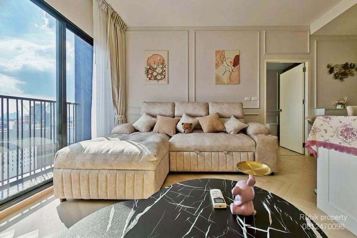 For RentCondoSukhumvit, Asoke, Thonglor : 🏙️ For rent Noble Reveal Ekkamai 📍 Only 200 meters from BTS Ekkamai RB487 ✨ Renovated the entire room, Modern Luxury style, fully built-in, ready to move in.