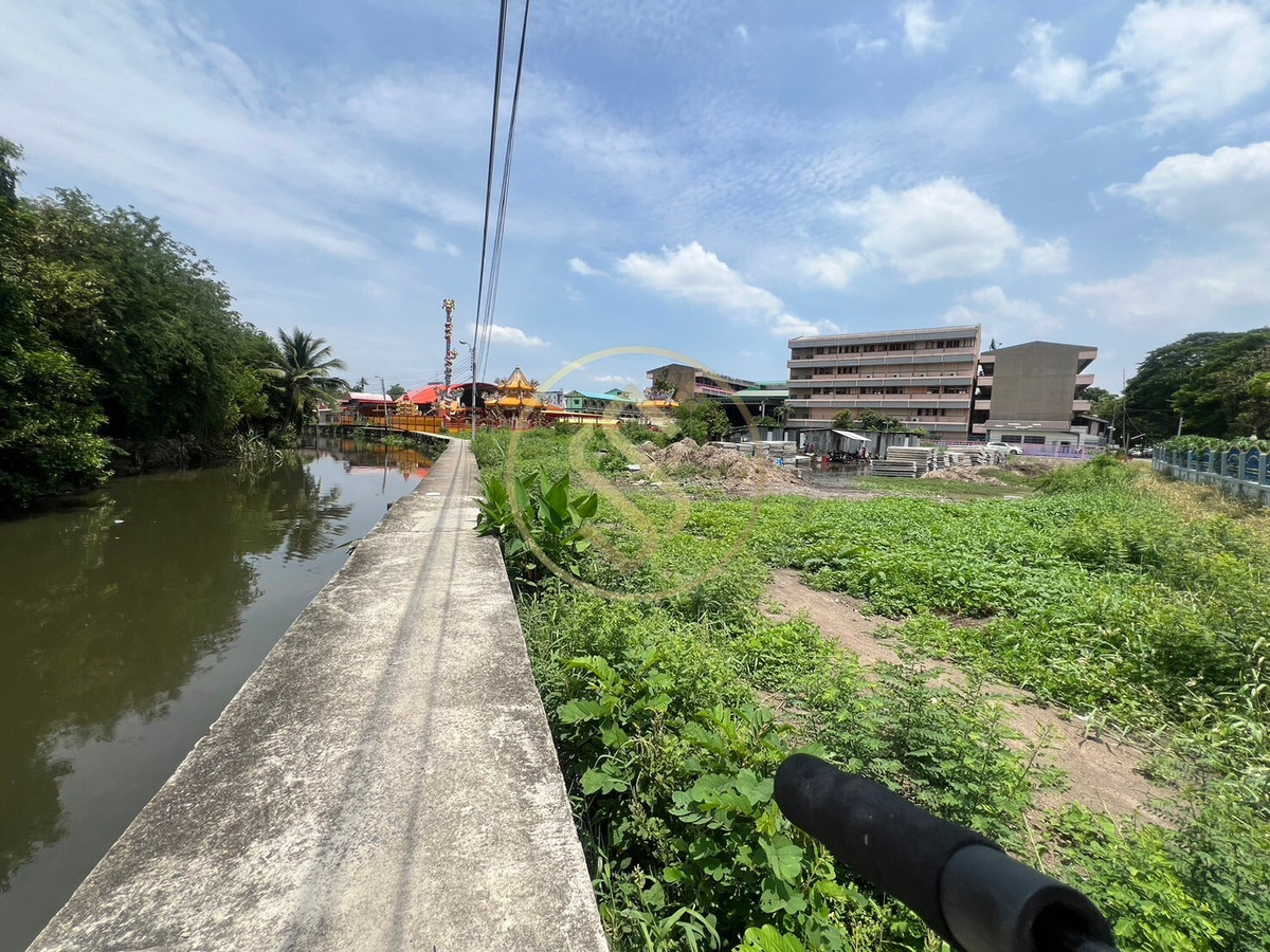 ให้เช่าที่ดินเสรีไทย-นิด้า : ให้เช่าด่วน ที่ดินในซอยเสรีไทย 50 เเยก 3 ที่ดินเปล่า  2 ไร่ 33 ตรว. ติดคลองยาวบรรยากาศดี ใกล้ท่าเรือหลอแหล ติดโรงเรียนคันนายาว