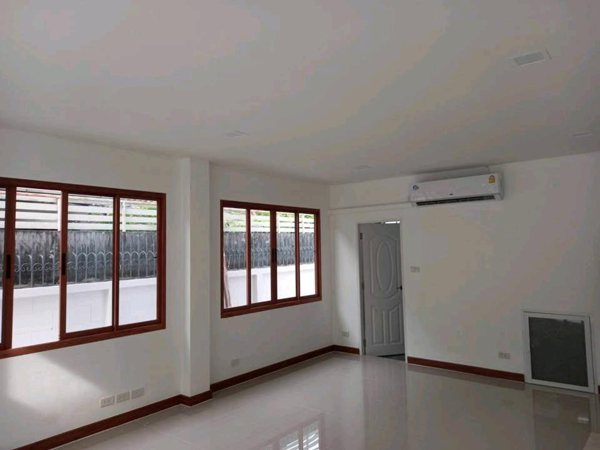 ให้เช่าบ้านลาดพร้าว เซ็นทรัลลาดพร้าว : ให้เช่าบ้านเดี่ยว2ชั้น  6 ห้องนอน 7 ห้องน้ำ แอร์ 8 ตัว แบ่งโซนอยู่อาศัยและทำงาน ทำเลจตุจักร ใกล้เซนทรัลลาดพร้าว