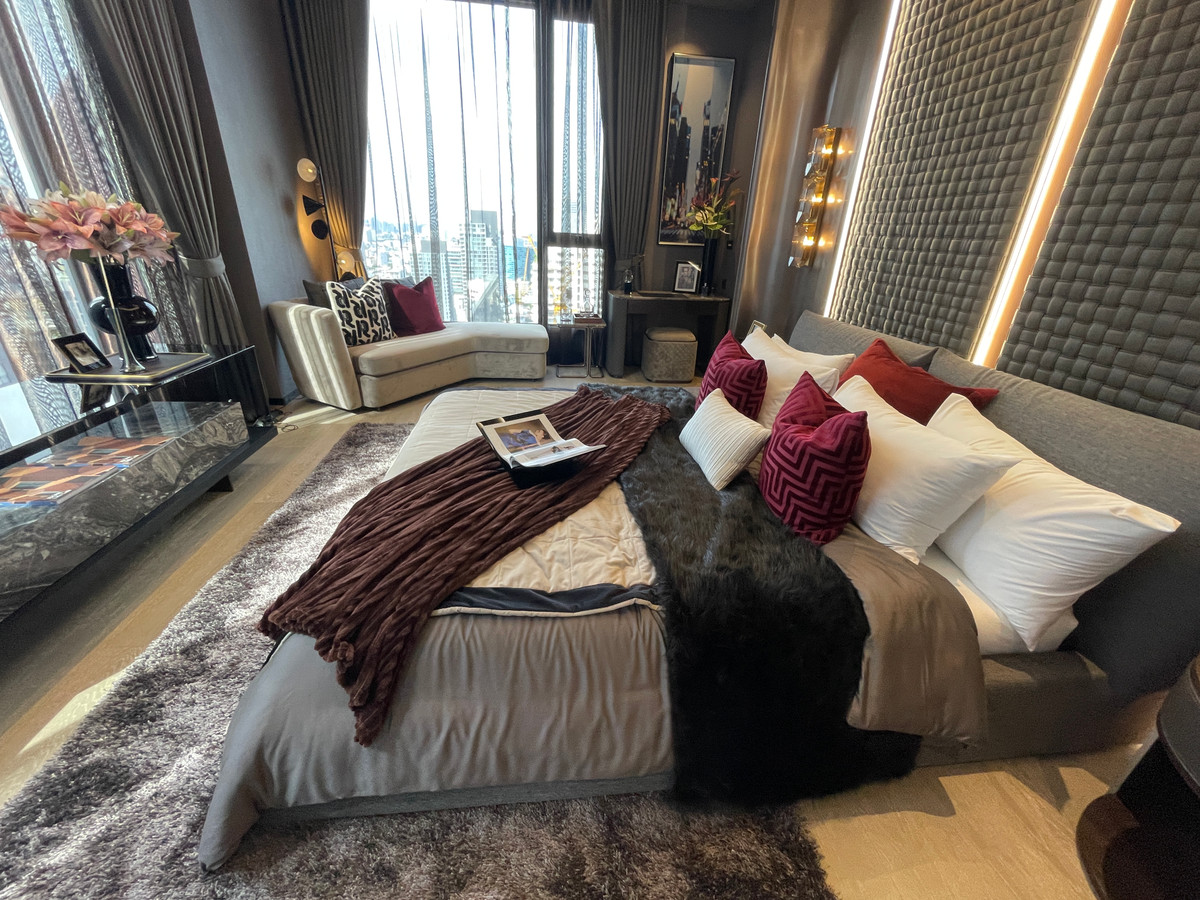 For SaleCondoSukhumvit, Asoke, Thonglor : Condo for sale, best price! Hyde Heritage Thonglor, 36th floor, beautiful view, north, panoramic city view, 3 bedrooms, fully furnished, ready to move in, usable area 136 sq m. Super Luxury Condo, next to Sukhumvit, near BTS Thonglor.