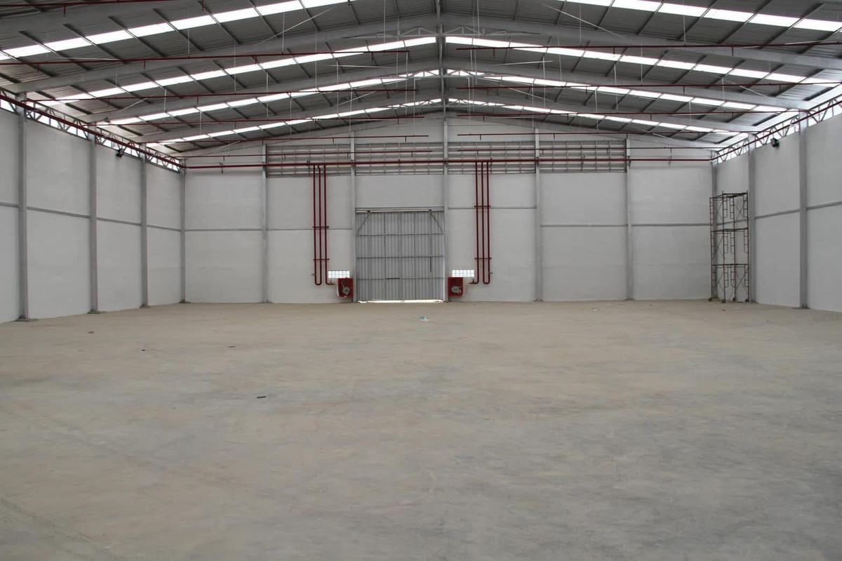 ให้เช่าโรงงานนนทบุรี บางใหญ่ บางบัวทอง : ให้เช่าโรงงาน โกดัง เขตฟรีโซน พื้นที่ใช้สอย 2,480 ตรม. ทำเล คลองข่อย ปากเกร็ด บางบัวทอง พร้อมใบ รง.4  รองรับน้ำหนัก 3,500 กก. / ตารางเมตร 